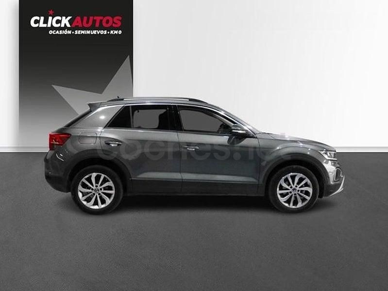 Usado VW T-Roc Life 110 CV (80 kW) 2022 Gris / plata SUV