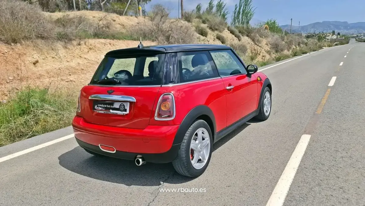Usado Mini Cooper 120 CV (88 kW) 2007 Rojo Utilitario