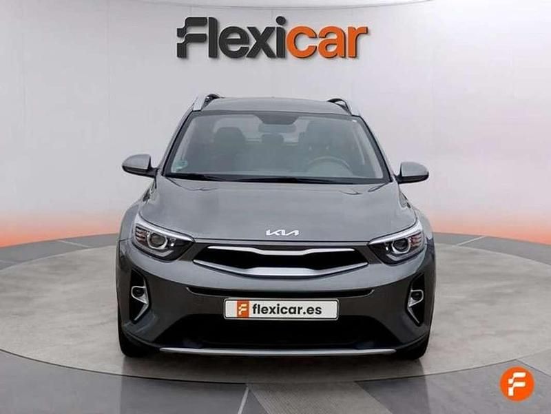 Usado Kia Stonic 84 CV (61 kW) 2023 Gris SUV