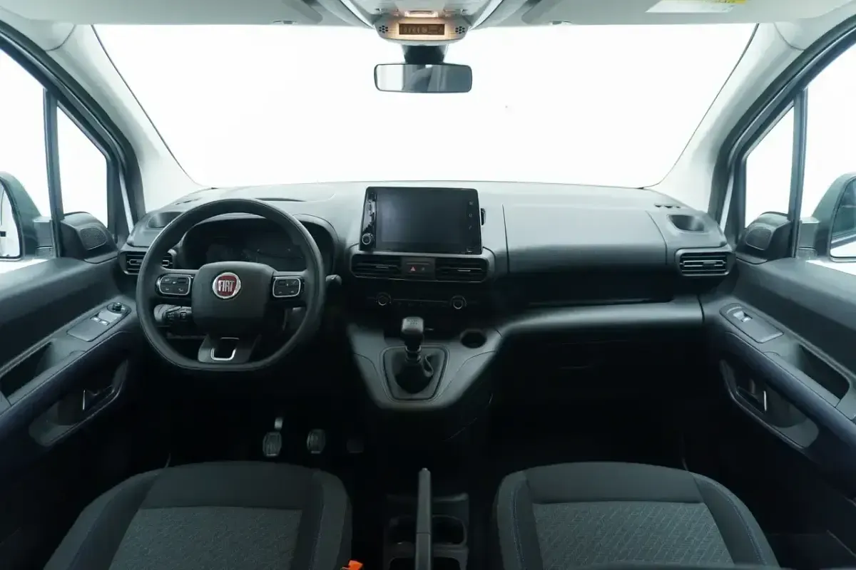 Usado Fiat Doblò 100 CV (73 kW) 2024 Blanco Monovolumen