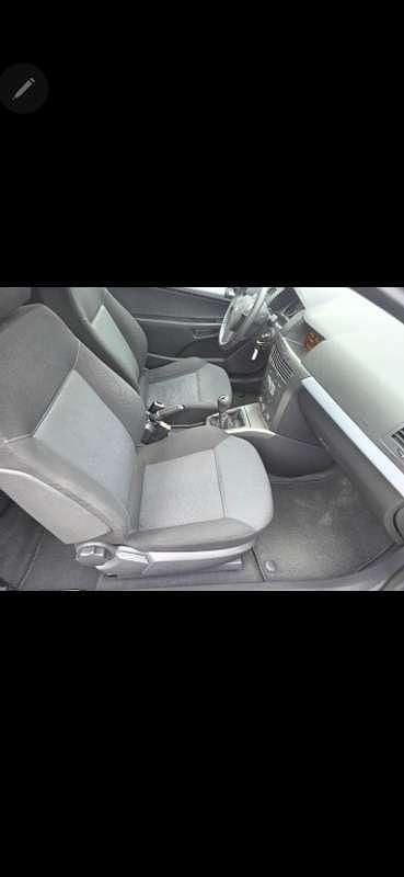 Usado Opel Astra GTC Enjoy 90 CV (66 kW) 2007 Gris Utilitario