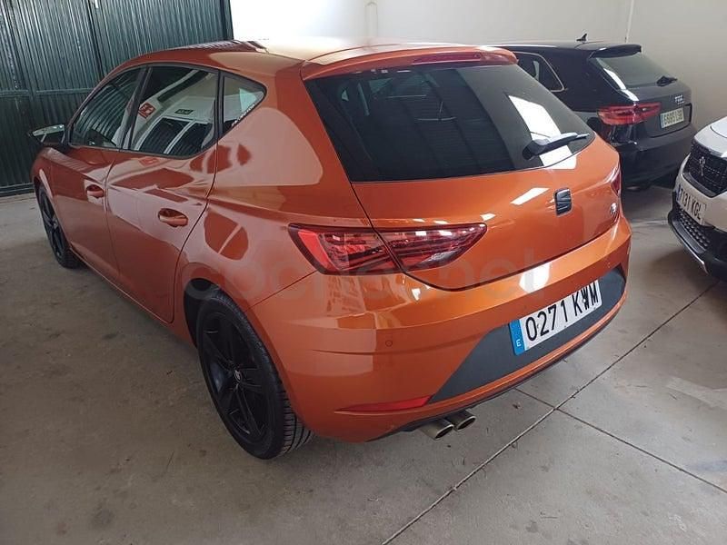Usado Seat Leon FR 150 CV (110 kW) 2019 Naranja Berlina