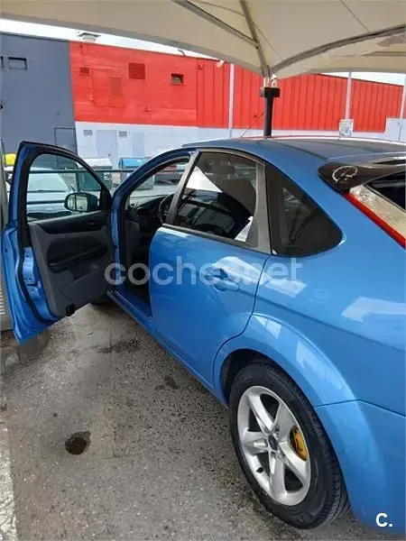 Usado Ford Focus Titanium 109 CV (80 kW) 2009 Azul Berlina