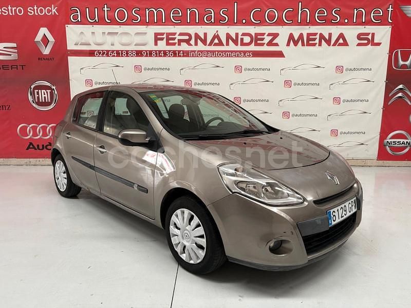 Beige Usado 2009 Renault Clio II Exception Berlina | 3500 € (Precio justo) - Imagen 1/4