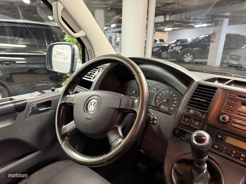 Usado VW Caravelle Trendline 180 CV (132 kW) 2009 Gris / plata Monovolumen