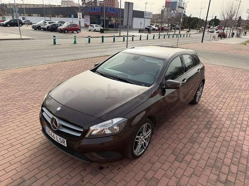 Usado Mercedes A180 Style 109 CV (80 kW) 2015 Marrón Berlina