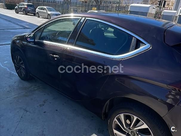 Usado Citroën DS4 PureTech 130 CV (95 kW) 2014 Violeta / lila Utilitario