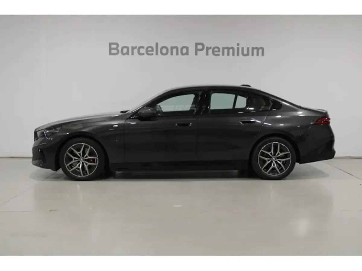 Usado BMW 550e Comfort Edition 489 CV (359 kW) 2026 Gris Berlina