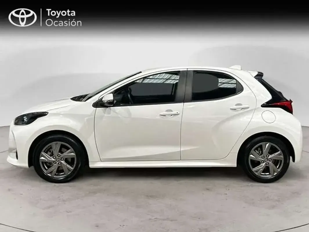 Usado Toyota Yaris Active 116 CV (85 kW) 2024 Blanco Utilitario