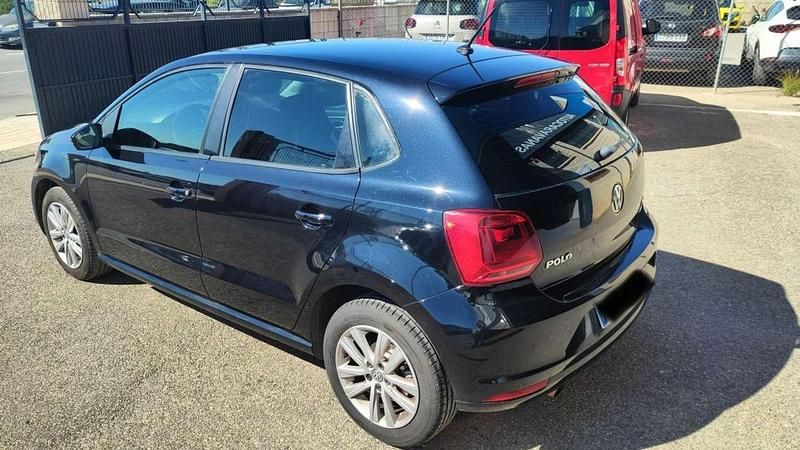 Usado VW Polo Advance 90 CV (66 kW) 2015 Negro Utilitario