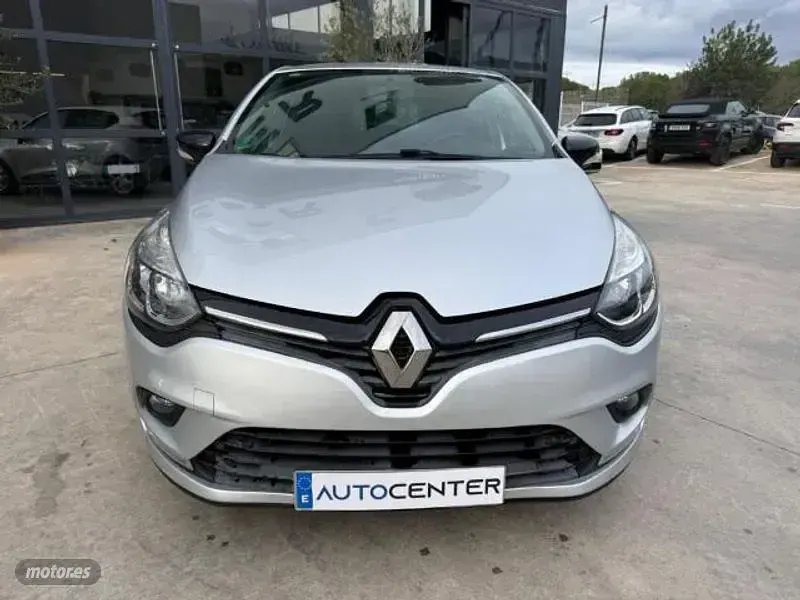 Usado Renault Clio IV LIMITED 95 CV (69 kW) 2019 Plateado Berlina