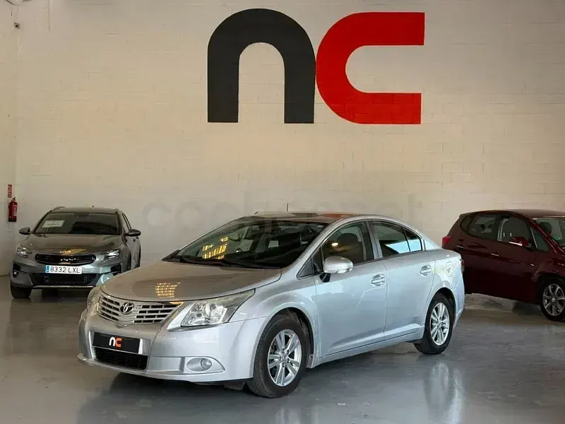 Usado Toyota Avensis Active 132 CV (97 kW) 2011 Gris / plata Berlina