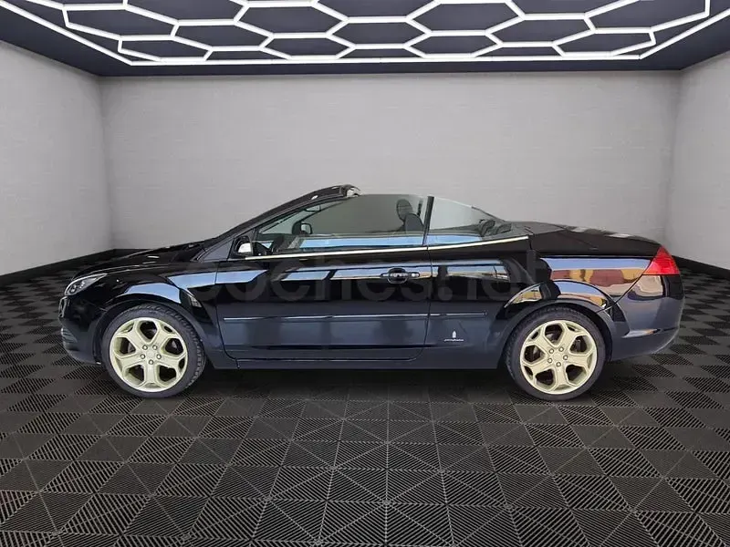 Usado Ford Focus Titanium 145 CV (106 kW) 2008 Negro Descapotable