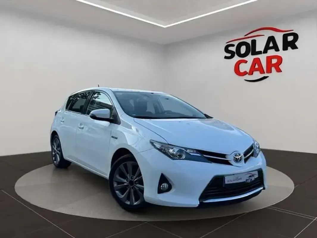 Usado Toyota Auris Hybrid Active 136 CV (100 kW) 2013 Blanco Utilitario