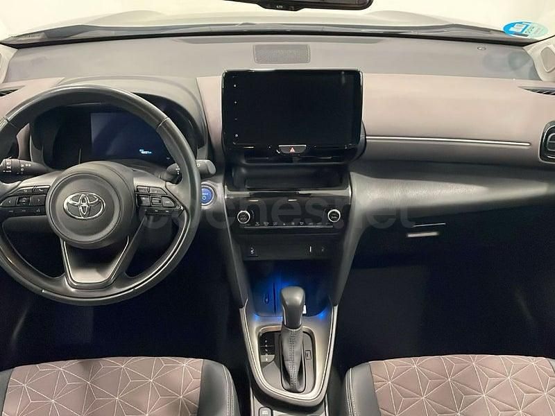 Usado Toyota Yaris Cross Style 116 CV (85 kW) 2023 Granate SUV