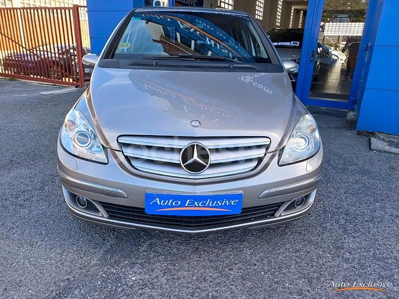 Usado Mercedes B200 140 CV (102 kW) 2007 Gris / plata Monovolumen