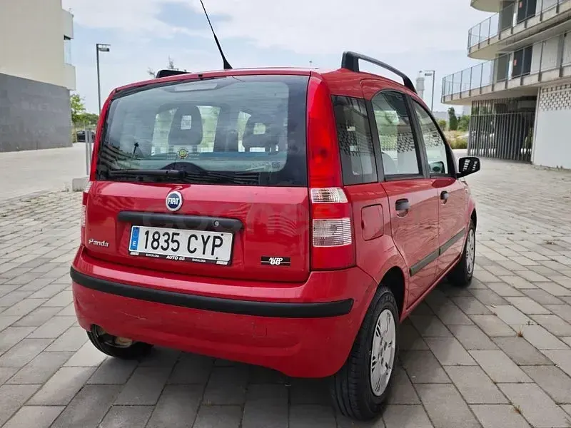 Usado Fiat Panda Dynamic 60 CV (44 kW) 2005 Rojo Utilitario