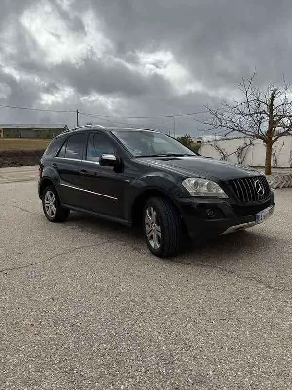 Usado Mercedes ML320 204 CV (150 kW) 2010 Negro SUV