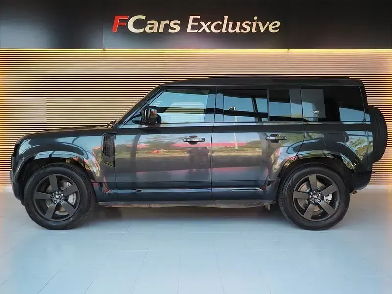 Usado Land Rover Defender SE 404 CV (297 kW) 2024 Gris / plata SUV