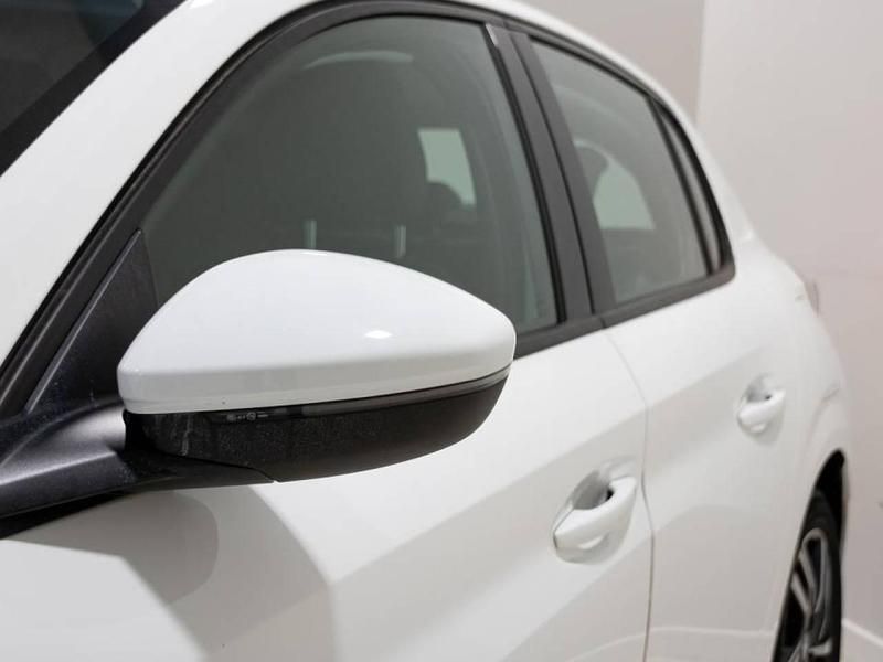 Usado Peugeot 208 Allure 100 CV (73 kW) 2021 Blanco Utilitario