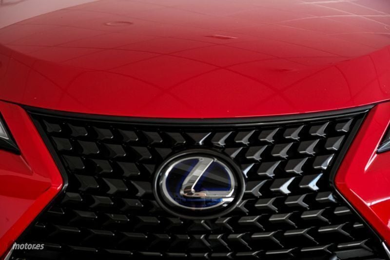 Usado Lexus UX 250h Business Edition 184 CV (135 kW) 2020 Rojo SUV