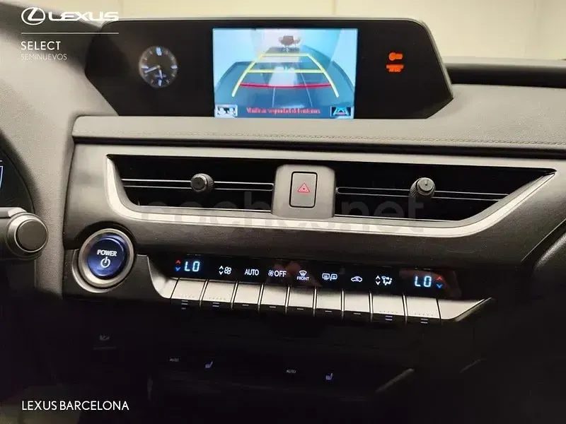 Usado Lexus UX 184 CV (135 kW) 2022 Gris / plata SUV