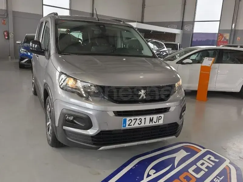 Usado Peugeot Rifter GT 130 CV (95 kW) 2023 Gris / plata Monovolumen