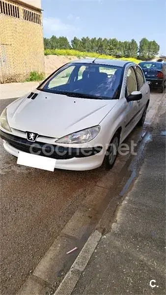 Begagnad Peugeot 206 70 HK (51 kW) 2002 Gul Sedan