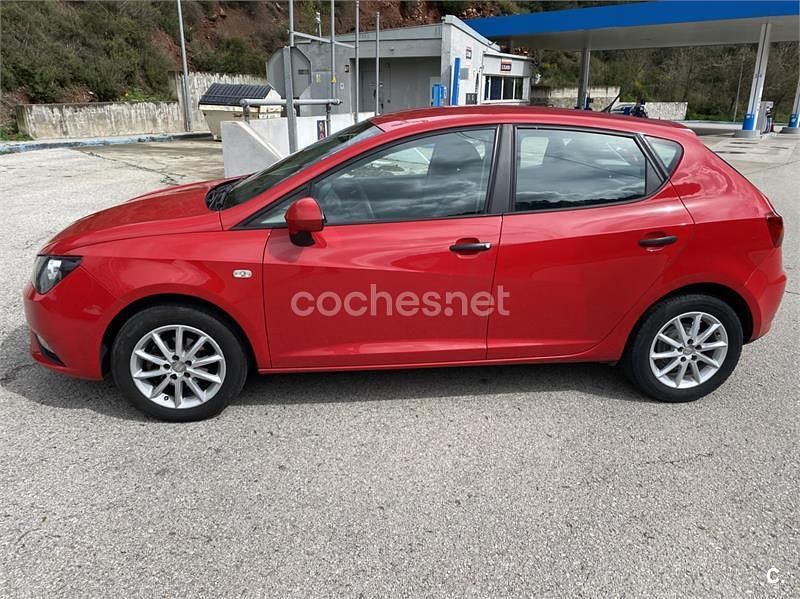 Usado Seat Ibiza I-Tech 70 CV (51 kW) 2013 Rojo Berlina