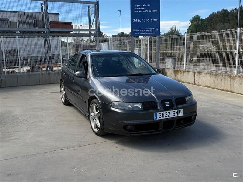 Usado Seat Leon 110 CV (80 kW) 2001 Gris / plata Utilitario