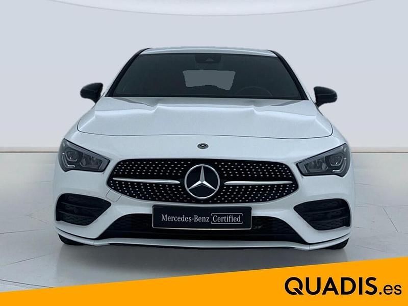 Usado Mercedes CLA200 Shooting Brake 150 CV (110 kW) 2023 Blanco Familiar