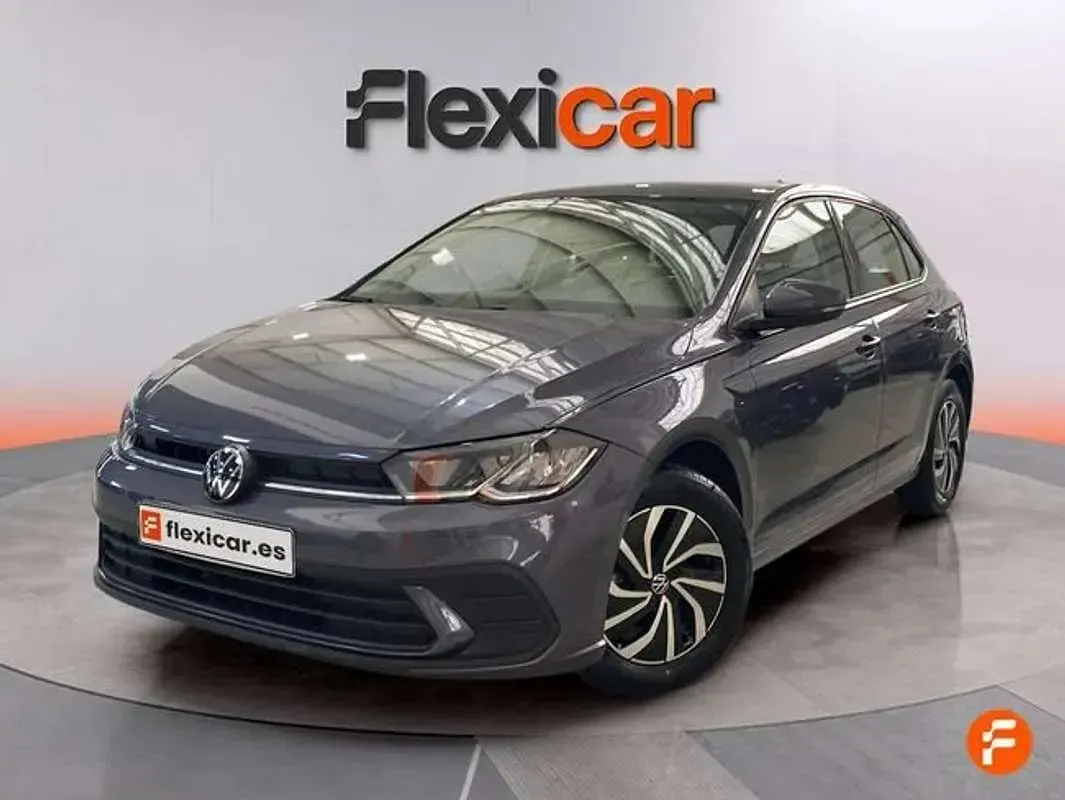 Usado VW Polo 95 CV (69 kW) 2023 Gris Utilitario