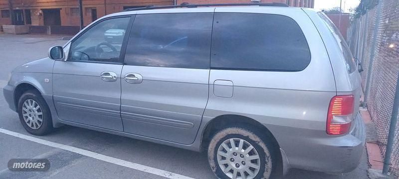 Usado Kia Carnival 102 CV (75 kW) 2003 Gris Monovolumen