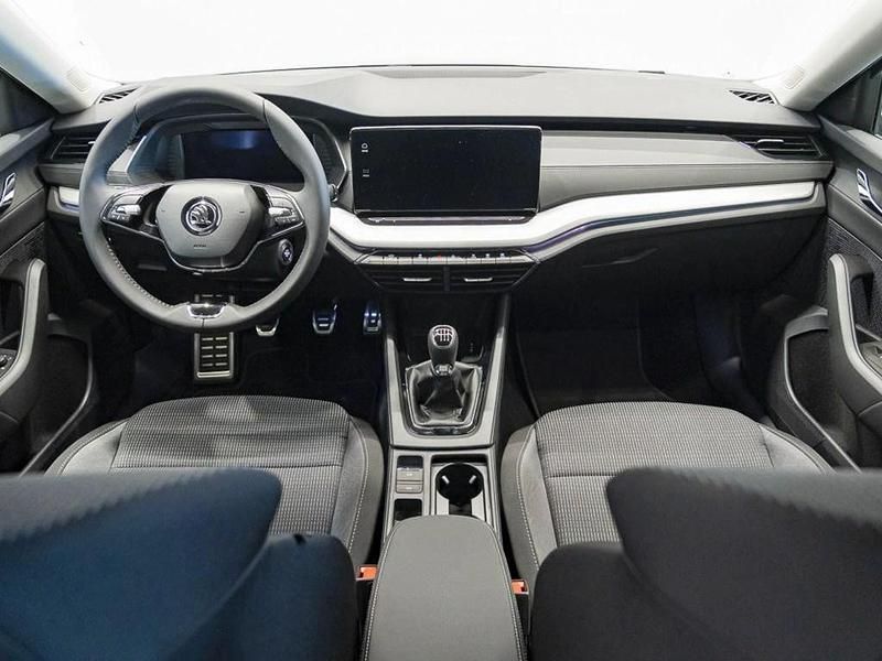 Usado Skoda Octavia Ambition 116 CV (85 kW) 2024 Gris Utilitario