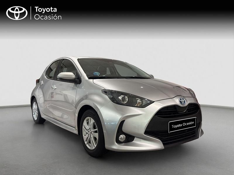 Usado Toyota Yaris Active 116 CV (85 kW) 2021 Gris Utilitario