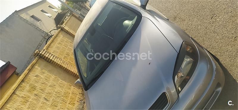 Gris / plata Usado 2004 Opel Astra Edition Berlina | 1800 € (Precio justo) - Imagen 1/3