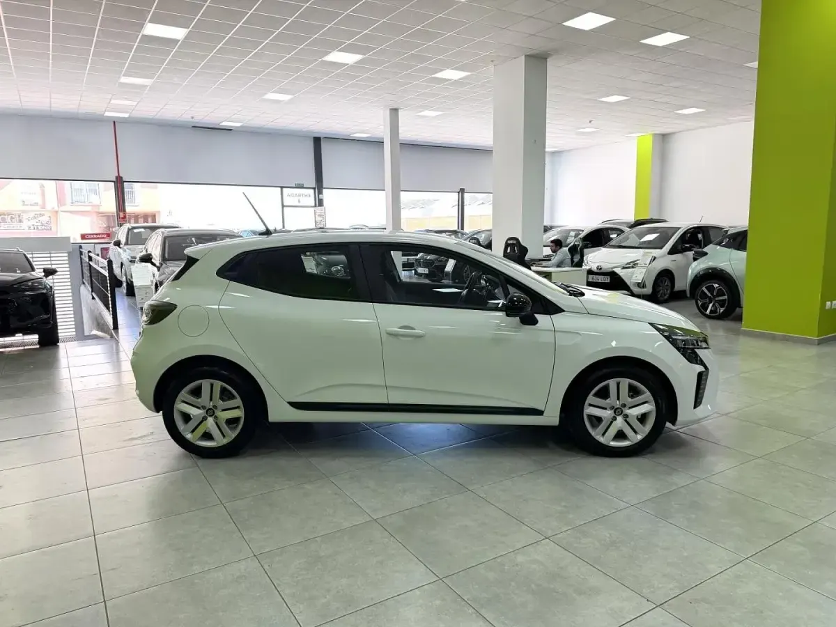 Nuevo Renault Clio Evolution 100 CV (73 kW) 2025 Blanco Utilitario