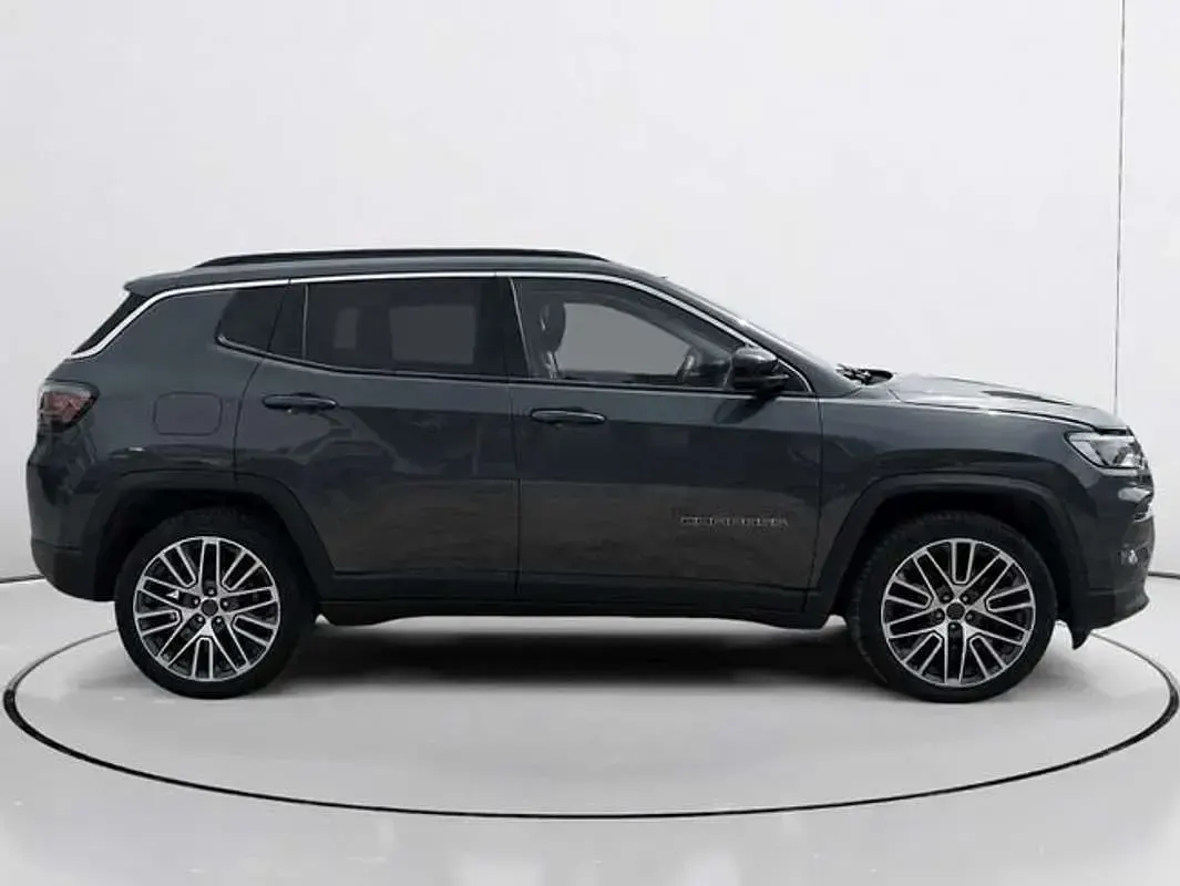 Usado Jeep Compass Limited 131 CV (96 kW) 2022 Gris SUV