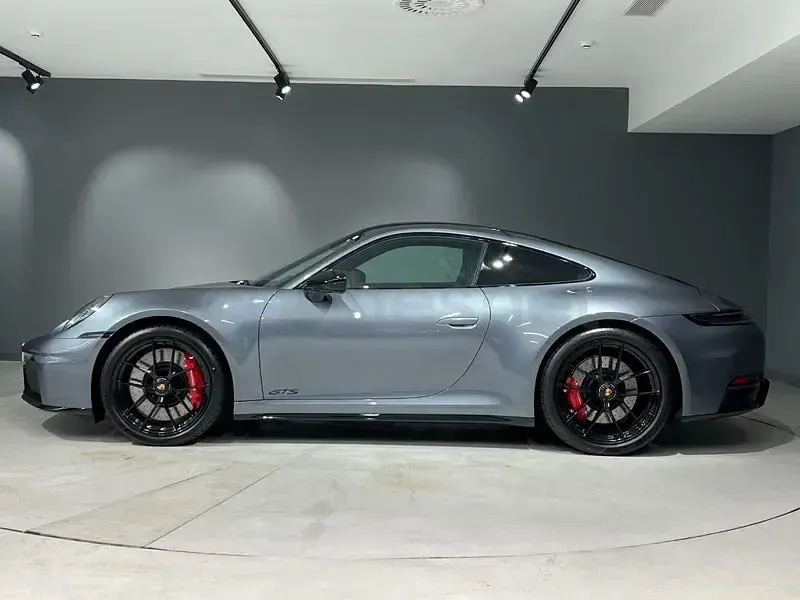 Nuevo Porsche 911 Carrera 4 GTS 541 CV (397 kW) 2026 Gris / plata Coupe