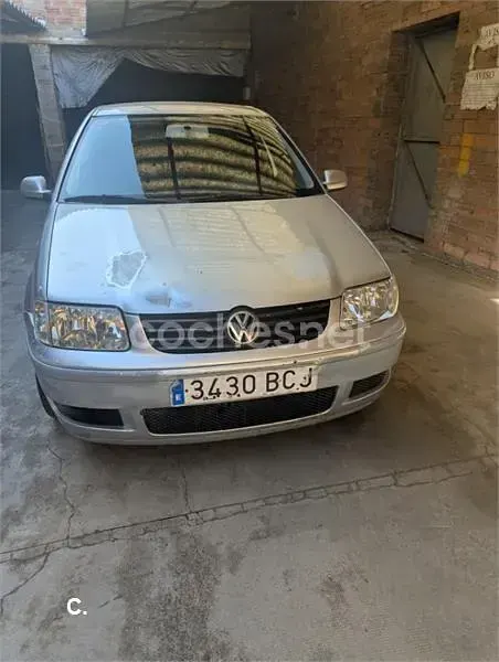 Usado VW Polo Trendline 75 CV (55 kW) 2000 Gris / plata Berlina