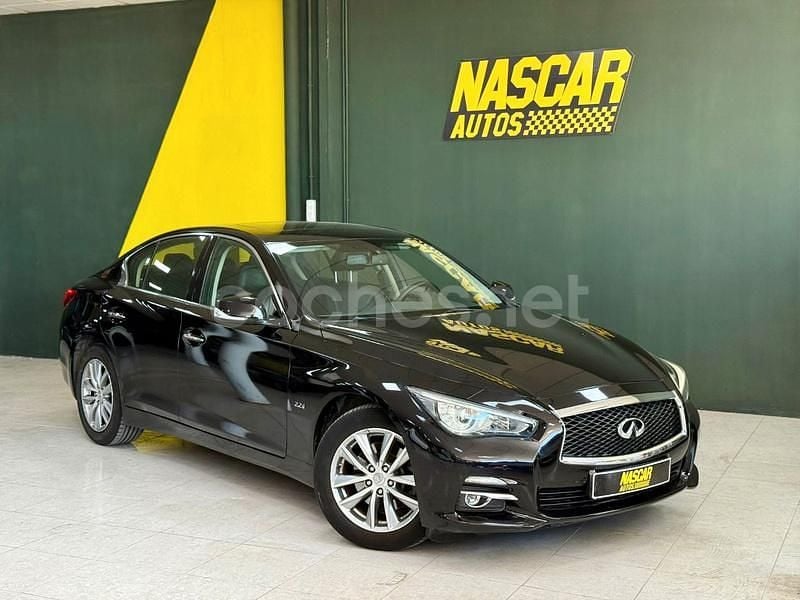 Violeta / lila Usado 2016 Infiniti Q50 Berlina | 16.900 € (Precio justo) - Imagen 1/4