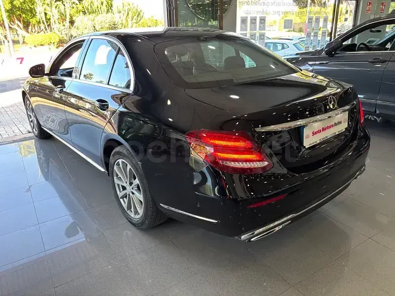 Usado Mercedes E220 Elegance 194 CV (142 kW) 2016 Negro Berlina