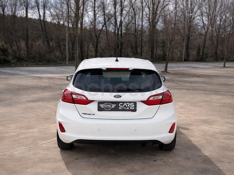 Usado Ford Fiesta Titanium 100 CV (73 kW) 2017 Blanco Berlina
