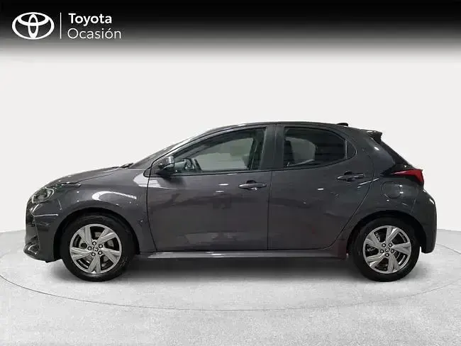 Usado Toyota Yaris Active 116 CV (85 kW) 2025 Gris Utilitario
