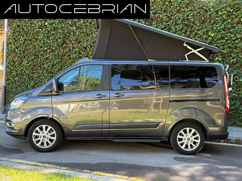 Usado Ford Tourneo Titanium 130 CV (95 kW) 2021 Gris / plata Monovolumen