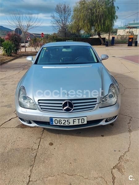 Usado Mercedes CLS320 224 CV (164 kW) 2007 Gris / plata Berlina