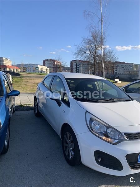 Usado Kia Rio 84 CV (61 kW) 2014 Blanco Berlina