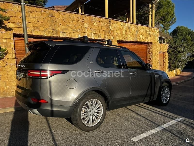 Usado Land Rover Discovery 5 First Edition 258 CV (189 kW) 2018 Gris / plata SUV