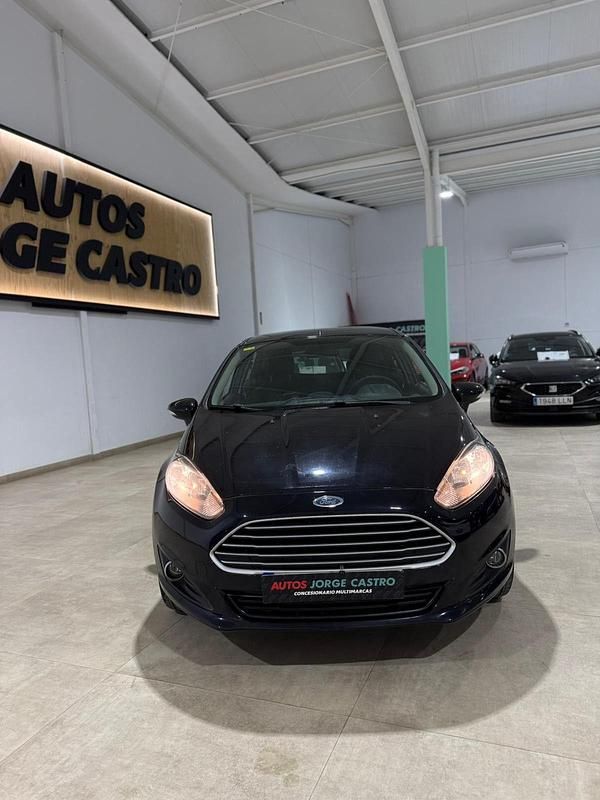 Usado Ford Fiesta Titanium 75 CV (55 kW) 2014 Negro Utilitario