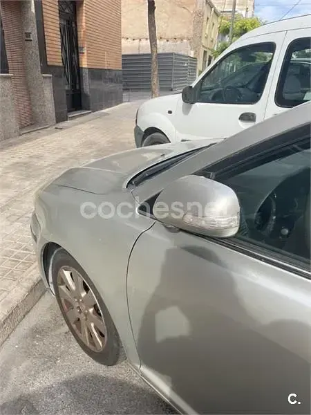 Usado Toyota Avensis Sol 129 CV (94 kW) 2007 Gris / plata Berlina